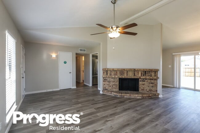 Building Photo - 1514 Chablis St