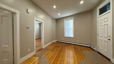 Building Photo - 62 River St