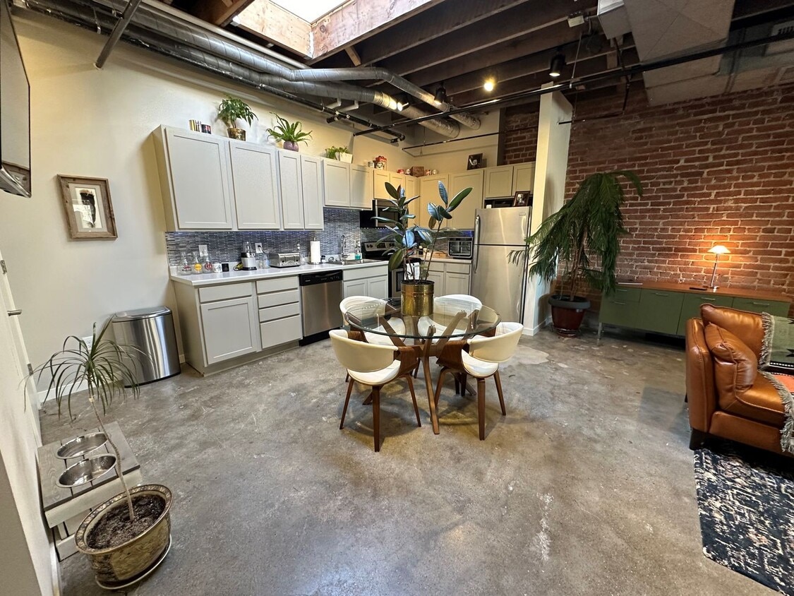 Photo - 3814 Farnam | Flats - Office