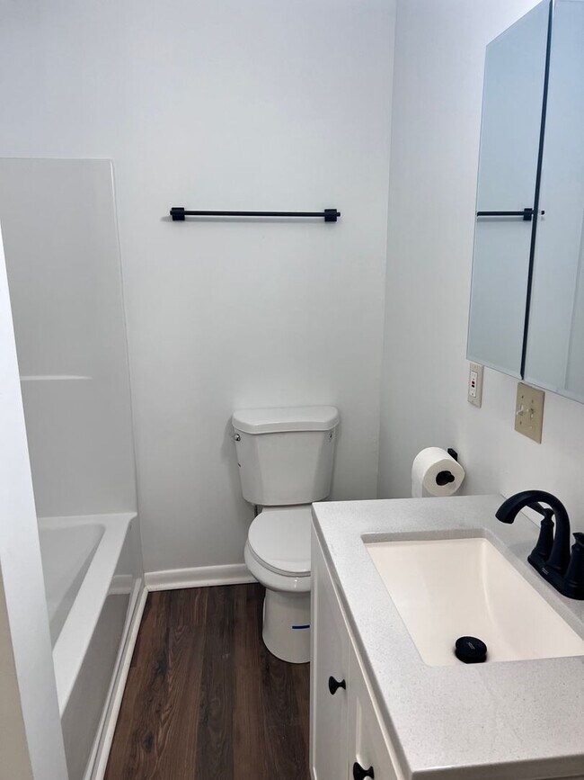 Building Photo - Knoxville 37938 - 2 bedroom 1 Bath in Hall...