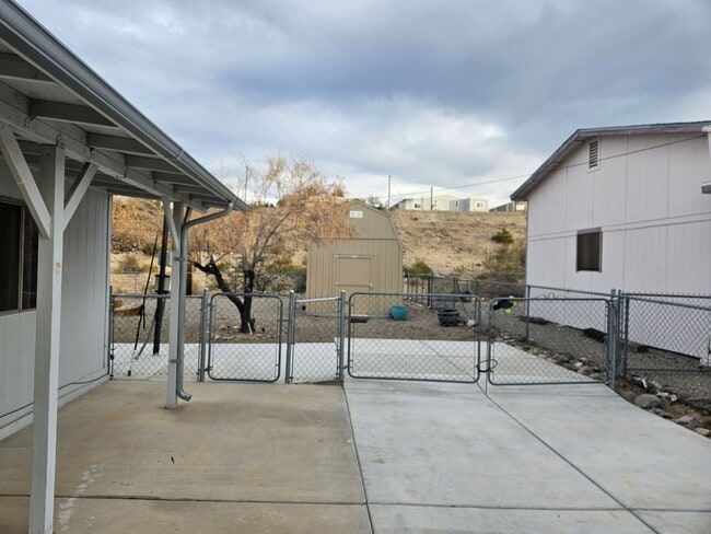 Building Photo - Newly Remodeled Singlewide Mobile in Bullh...