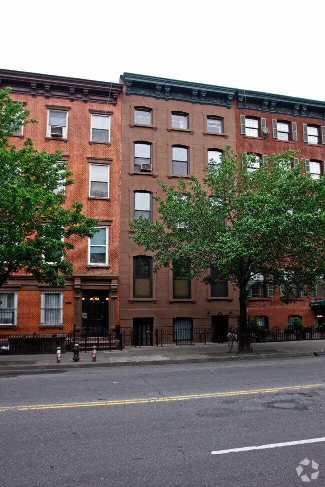 Building Photo - 319 W 14th St