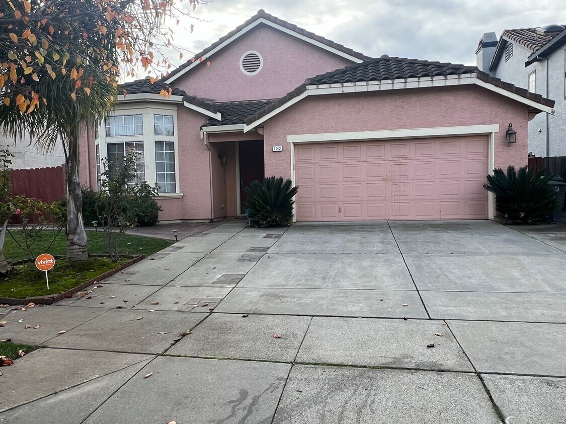 Foto principal - 1142 Rockhaven Ct. Salinas, CA 93906
