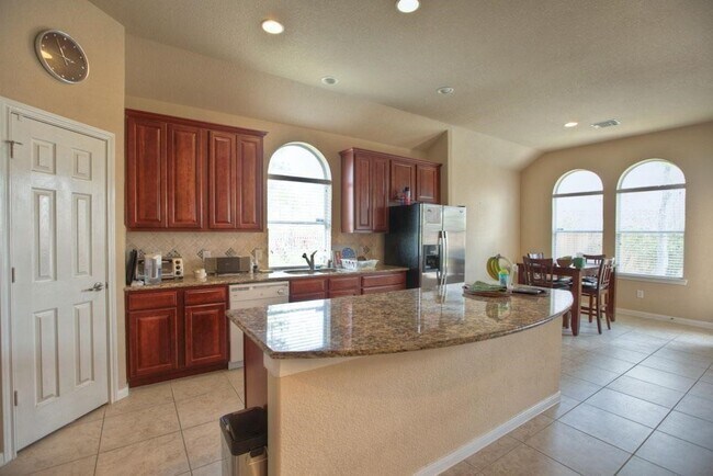 Building Photo - 10 Tillamook Ct