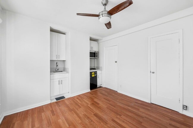 Building Photo - 5371 Louis Pl