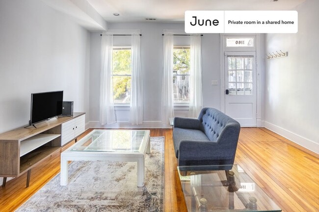Building Photo - Private bedroom in 3 bed/2.5 bath Home