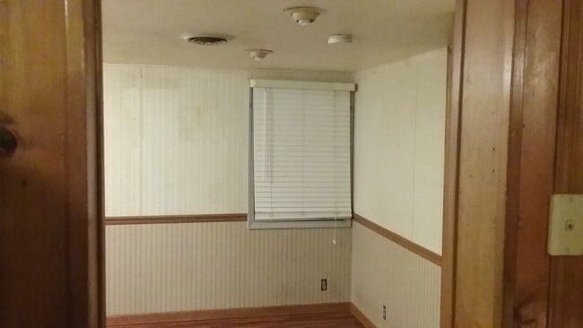 Foto del edificio - 3 bd 1 ba Crest Hill fenced yard