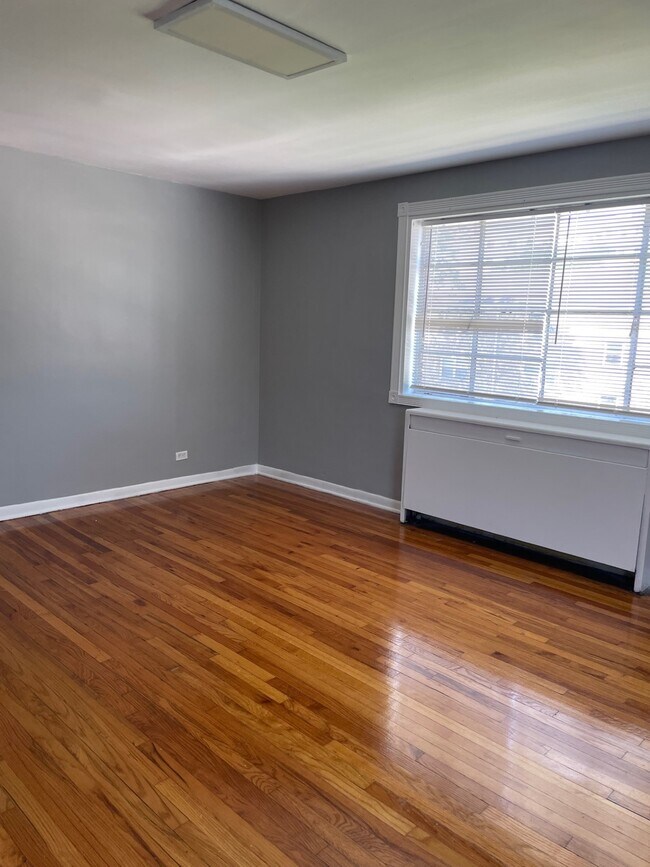 Foto del edificio - 747 E 84th Pl