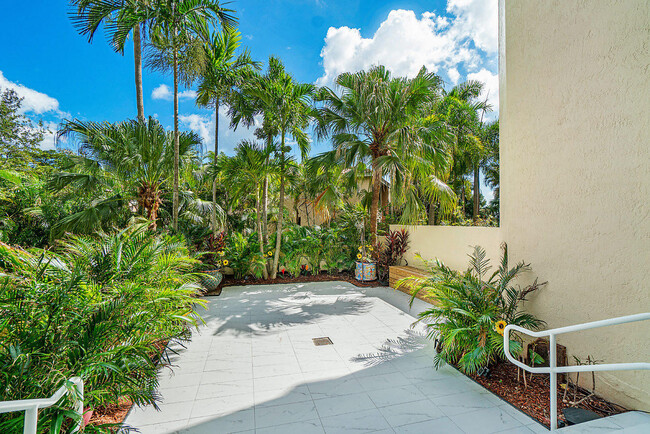 Building Photo - 500 SE Mizner Blvd