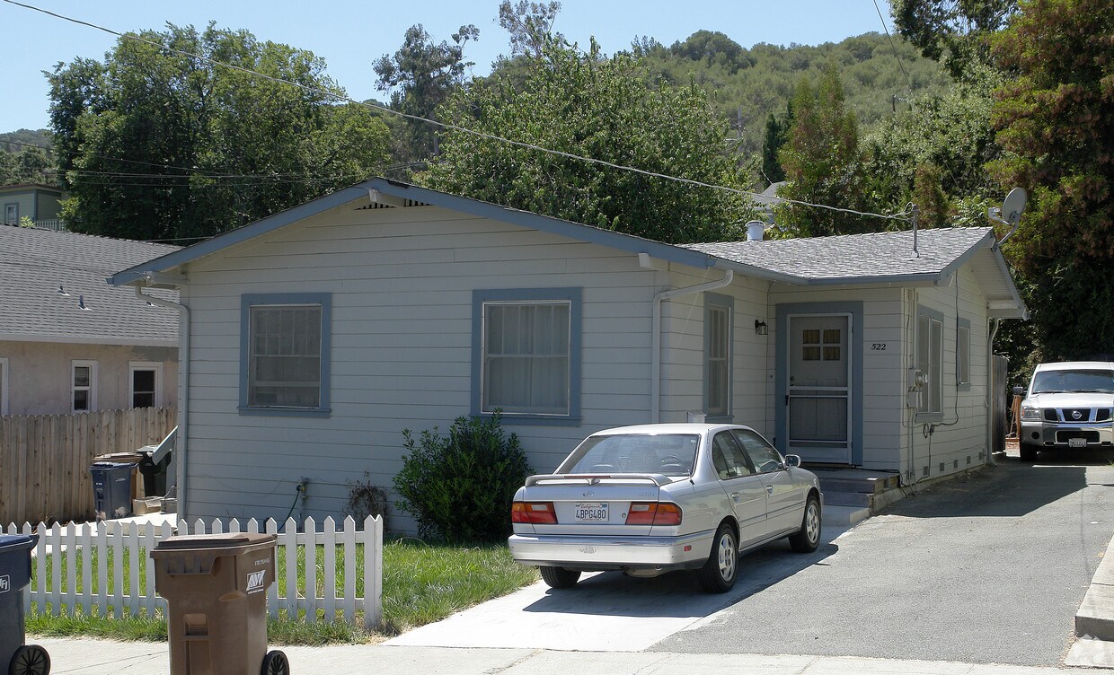 Primary Photo - 522-526 Talbart St