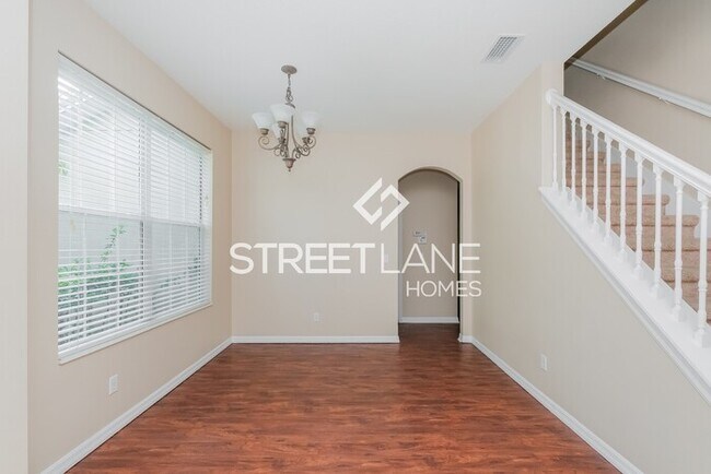 Foto del edificio - Spacious 5 bedroom home in Riverview!