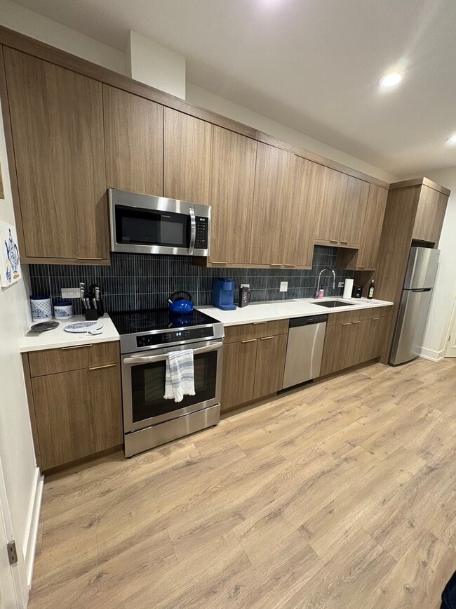 Building Photo - 6317 S Rhodes Ave