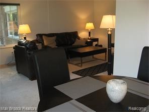 Foto del edificio - 756 E Fox Hills Dr