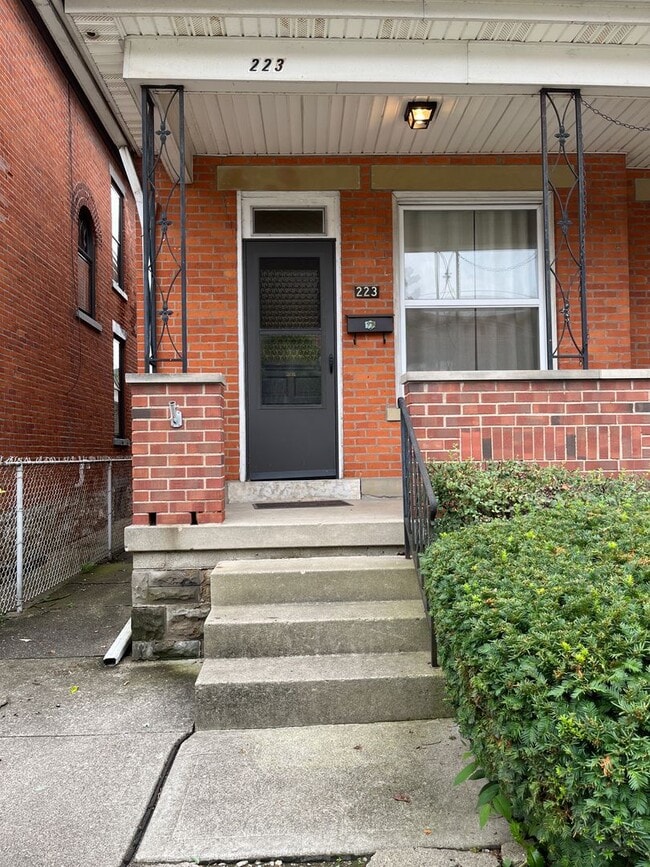 Building Photo - 221-223-223 E Whittier St