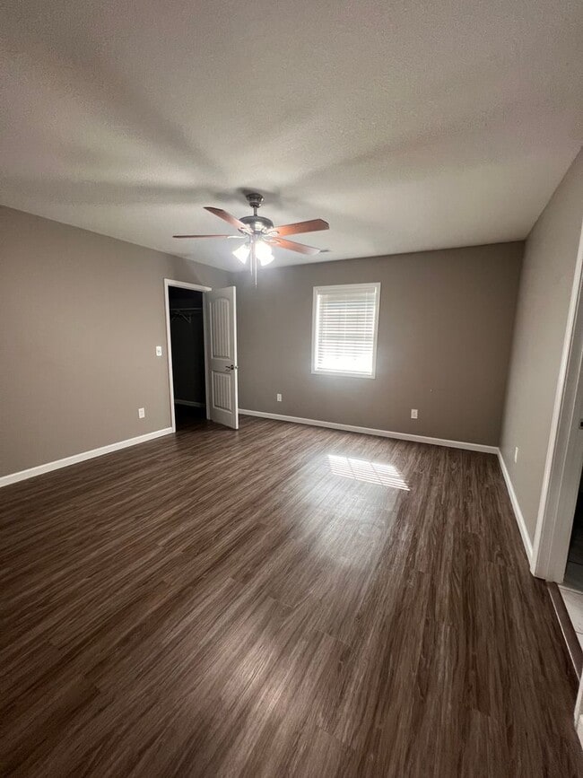 Building Photo - 3 Bedroom, 2 bath home newer home for lease