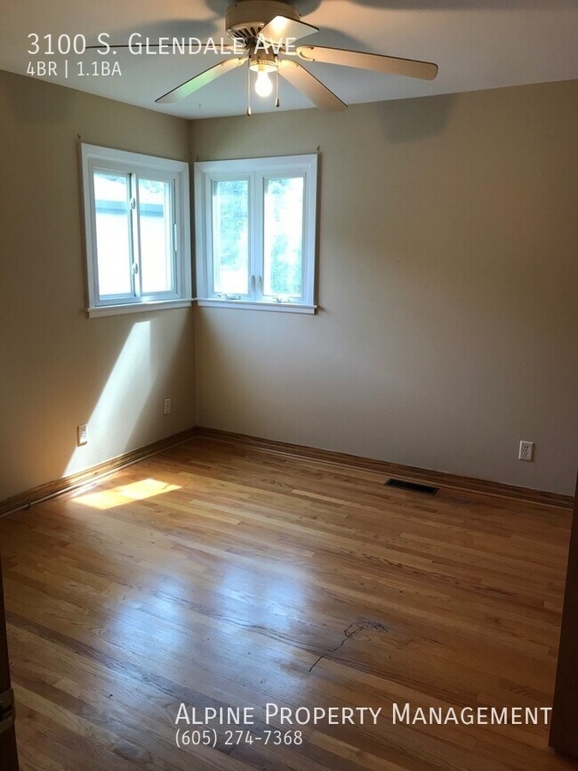 Building Photo - 4 Bed/1 Bath Single Family Home For Rent!!