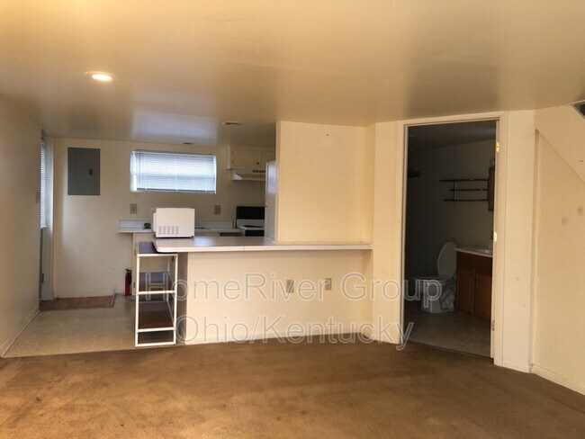 Building Photo - 702 W Gambier St