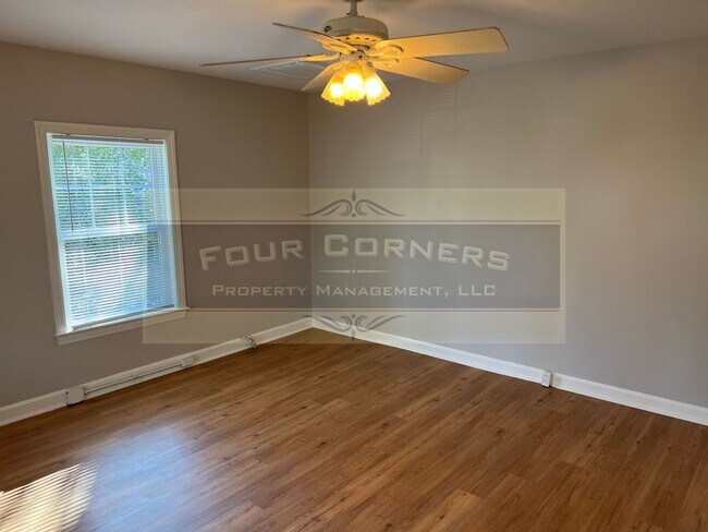 Building Photo - Beautiful 2 Bedroom 1 Bath House