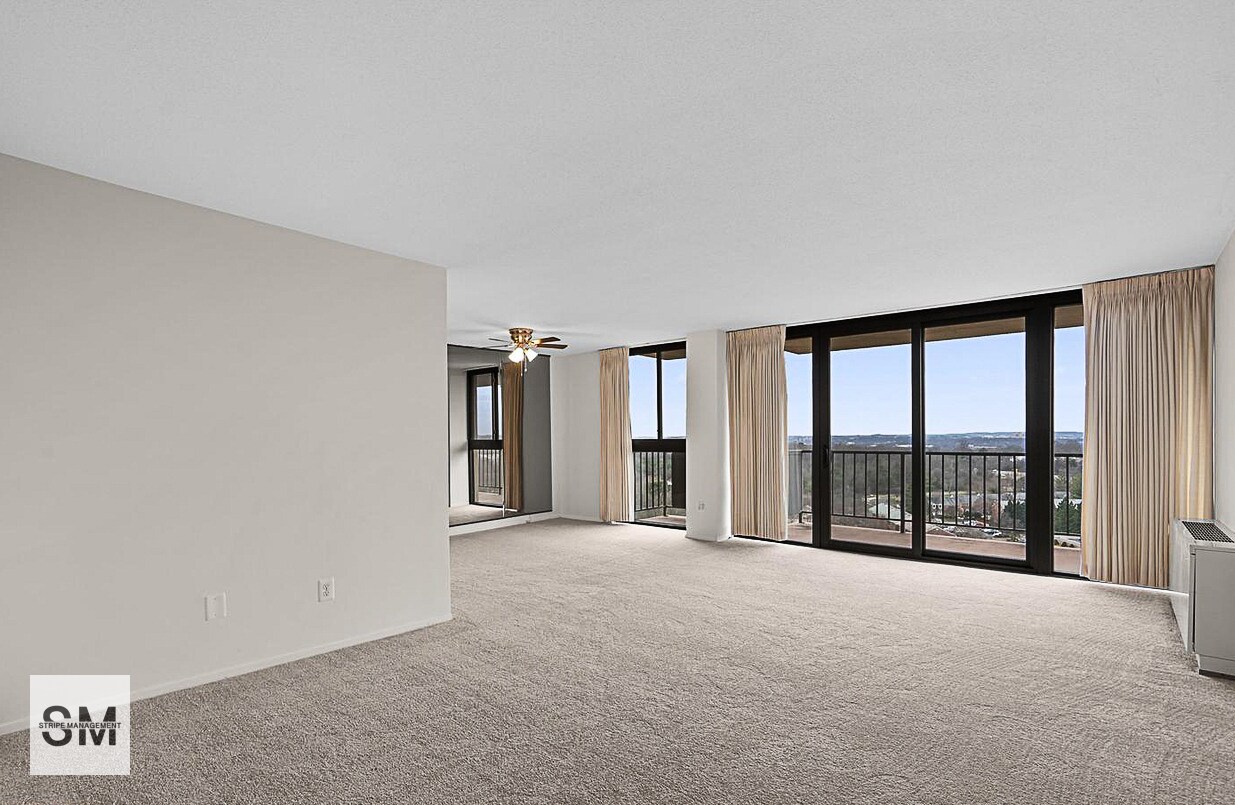 Foto principal - 6100 Westchester Park Dr
