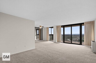 Building Photo - 6100 Westchester Park Dr