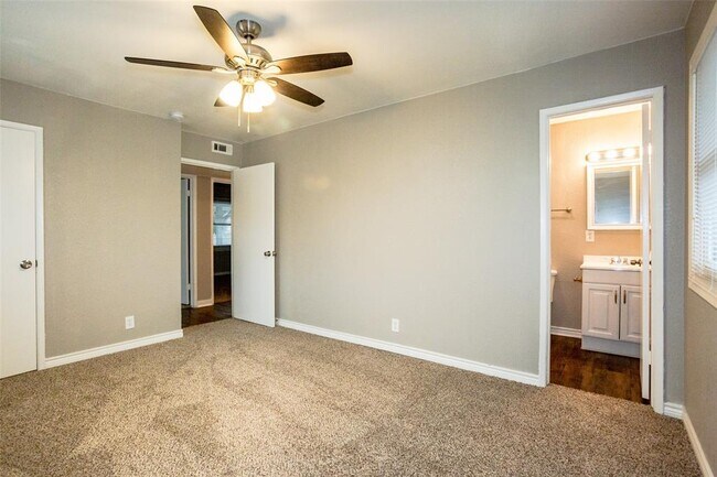 Building Photo - 3213 Ridgeview Cir