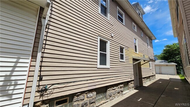 Foto del edificio - 307 Sterling Ave