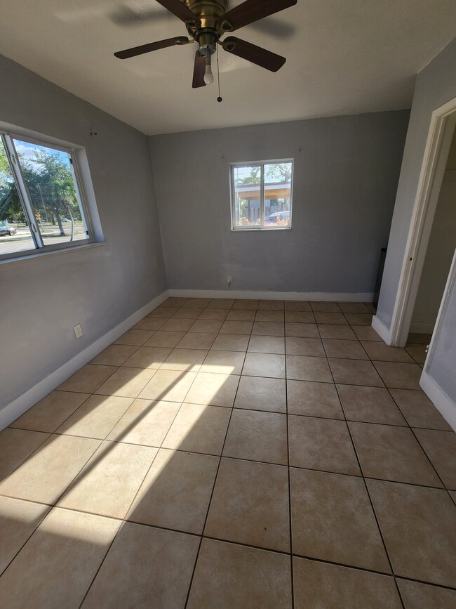 Foto del edificio - 3911 SW 39th St