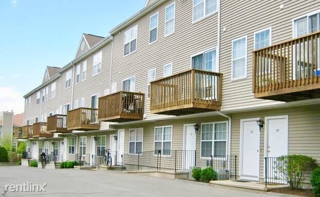 Building Photo - 112 Strawberry Hill Ave