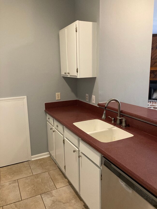 Building Photo - 13715 Kenner Ave