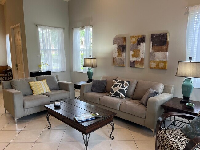Foto del edificio - 9201 Wentworth Ln
