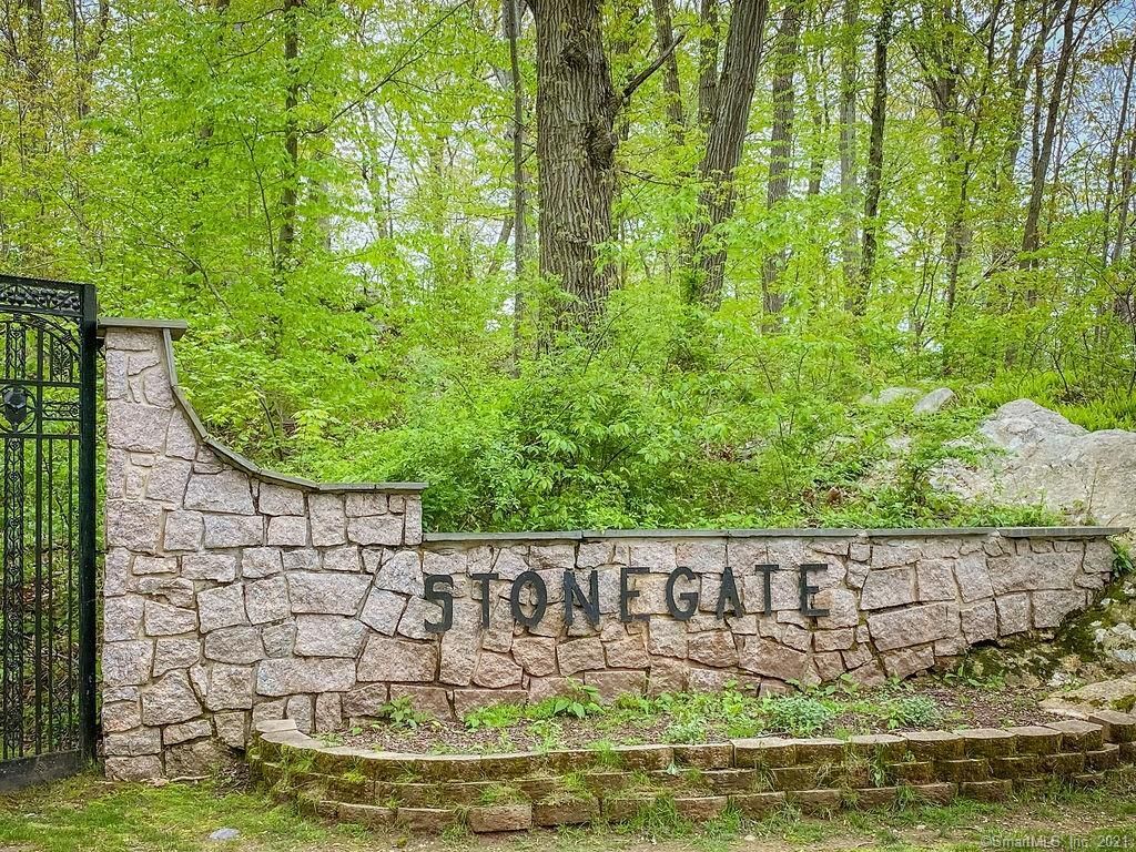 Primary Photo - 20 Stonegate Cir