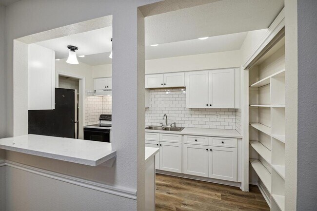 Foto del edificio - 11540 Chimney Rock Rd