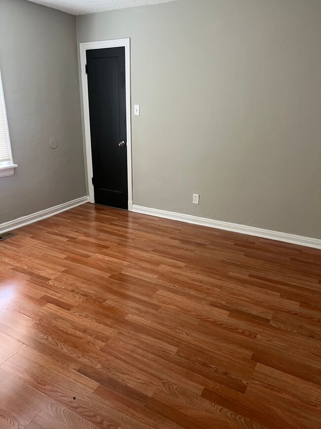 Foto del edificio - 2 Bedroom Home with Basement and Garage fo...