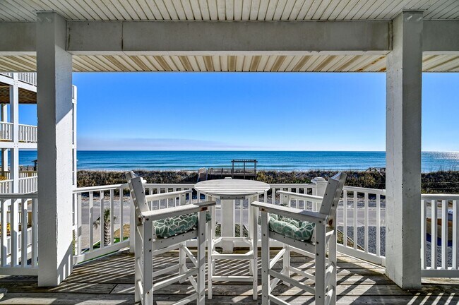 Foto del edificio - OFF-SEASON FURNISHED MONTHLY RENTAL STARTI...