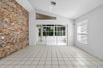 Building Photo - 5225 Brookview Dr