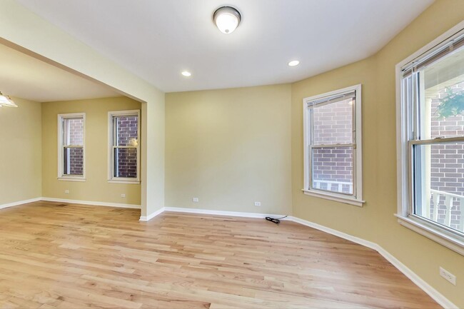 Building Photo - 3539 N Pulaski Rd