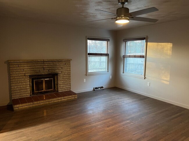 Building Photo - Newly Remodeled Property in Southeast Springfield