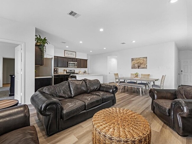 Building Photo - 21334 Riverdew Dr