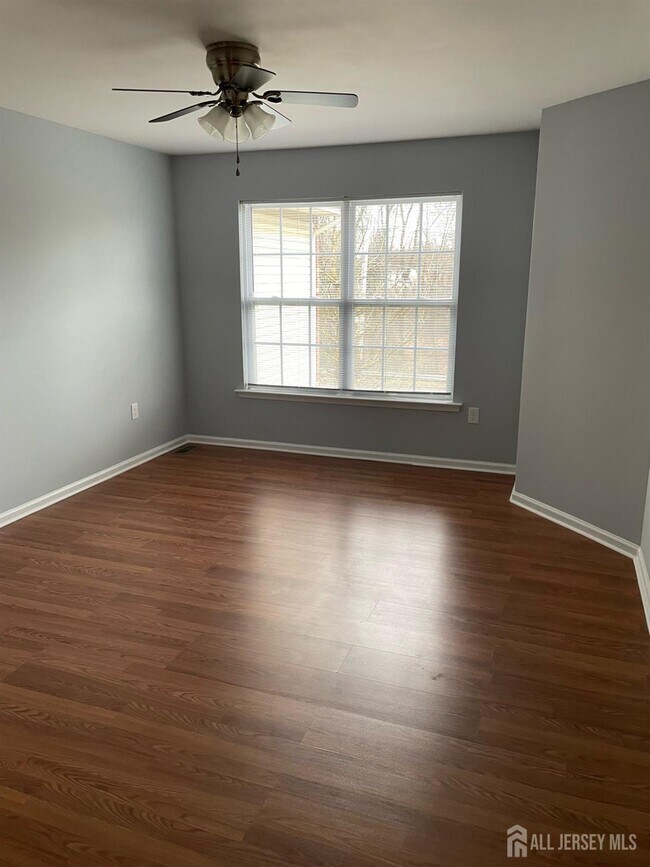 Foto del edificio - 301 Pinelli Dr