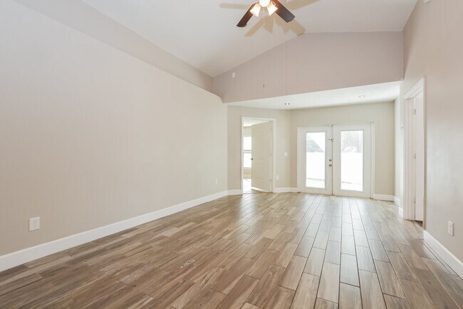 Building Photo - 1100 Hackberry Dr