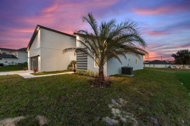 Building Photo - BRAND NEW HOME! Modern, energy efficient h...