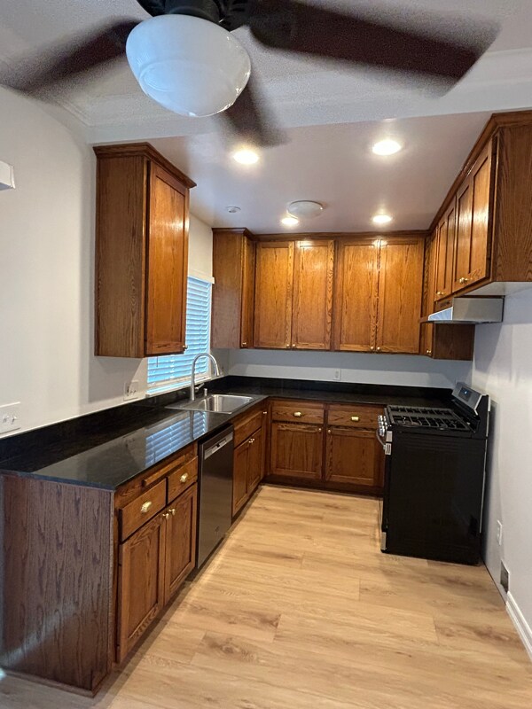 Foto del edificio - 10154 McClemont Ave
