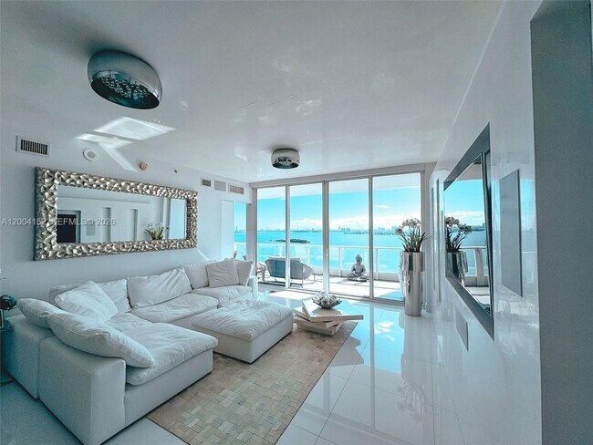 Foto del edificio - 2020 N Bayshore Dr
