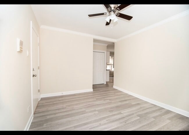 Building Photo - 837 W Cornelia Ave