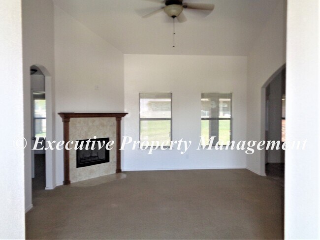 Foto del edificio - 2401 Terry Dr