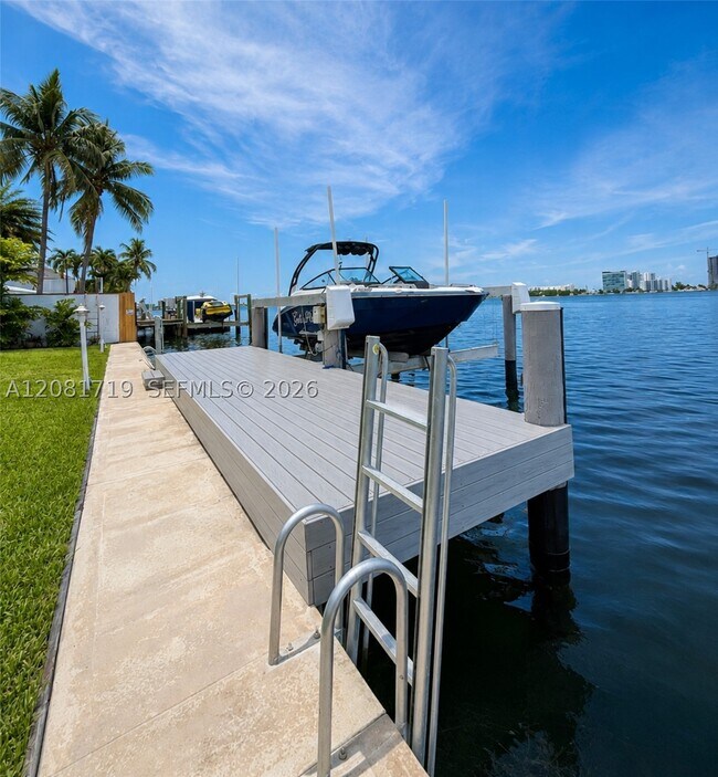 Building Photo - 8041 NE Bayshore Ct