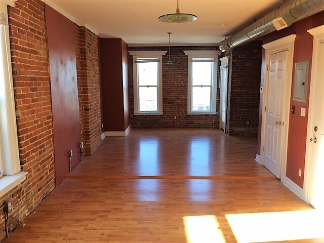 Primary Photo - 569 Campbell St