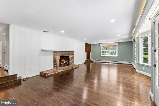 Building Photo - 749 Bair Rd