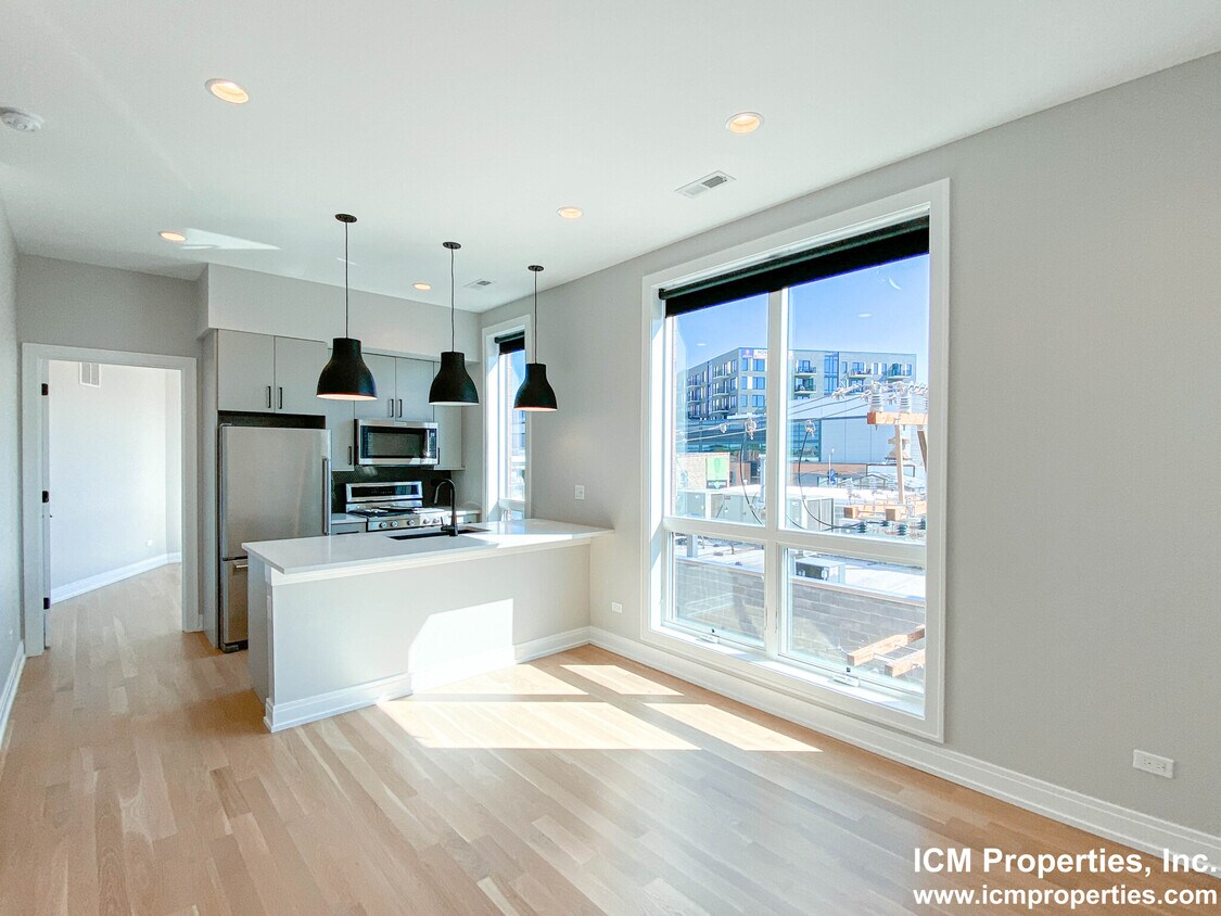 Foto principal - 1050 W Cornelia Ave