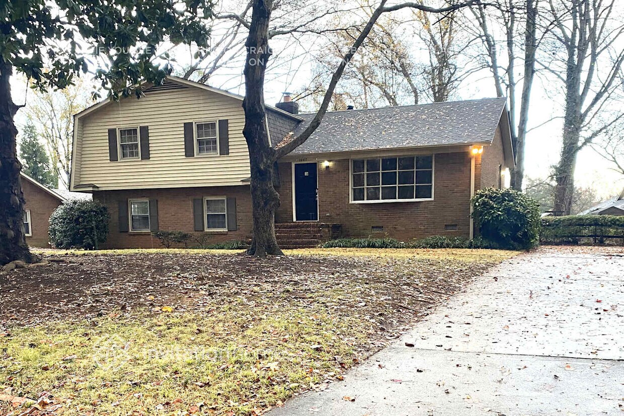 Primary Photo - 1447 McIlroy Rd